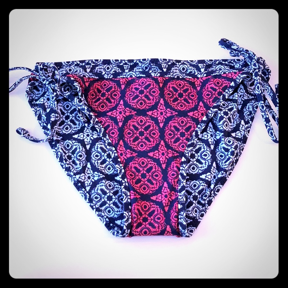 SALE🔥Tommy Bahama Reversible String Bikini Bottom
